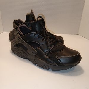Black Nike Air Huaraches Women's size 10.5